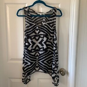 Black and white sleeveless top.nwot.